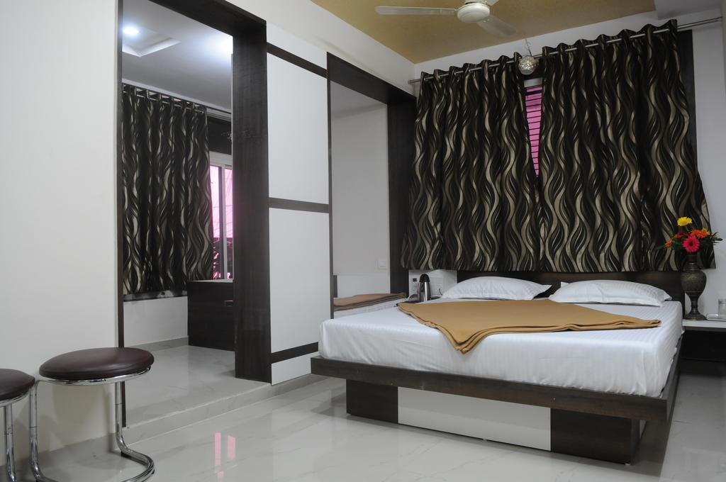 Oyo Hotel Sree Balaji Residency Ahmedabad Buitenkant foto